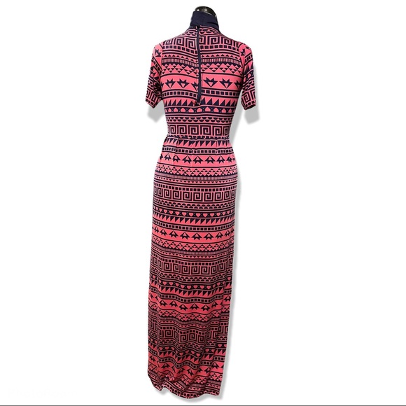 AR Tribe Queen Dress - Picture 2 of 3